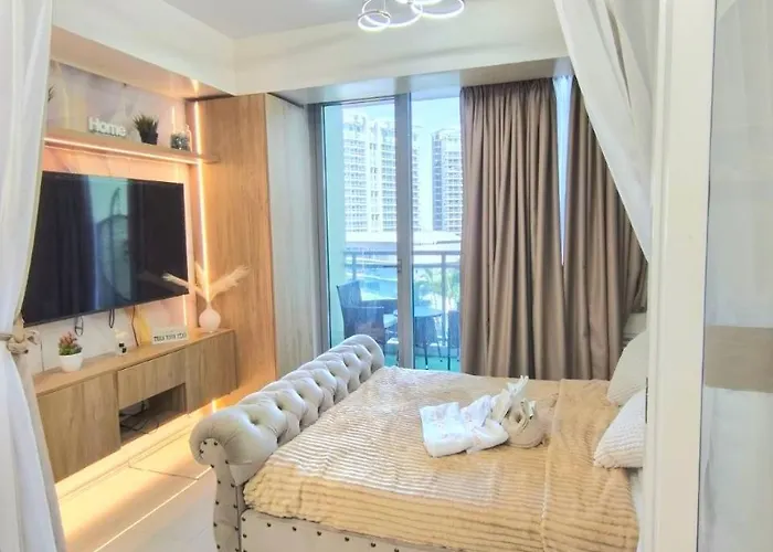Anayah's Azure Staycation 酒店
